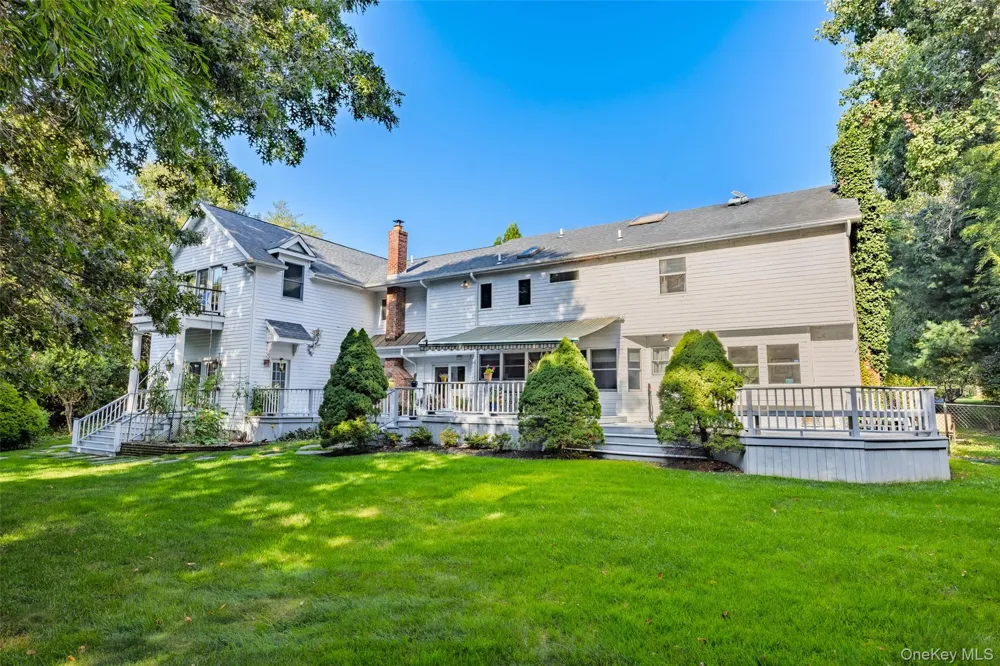 10 Redbridge Court East Setauket, NY 11733