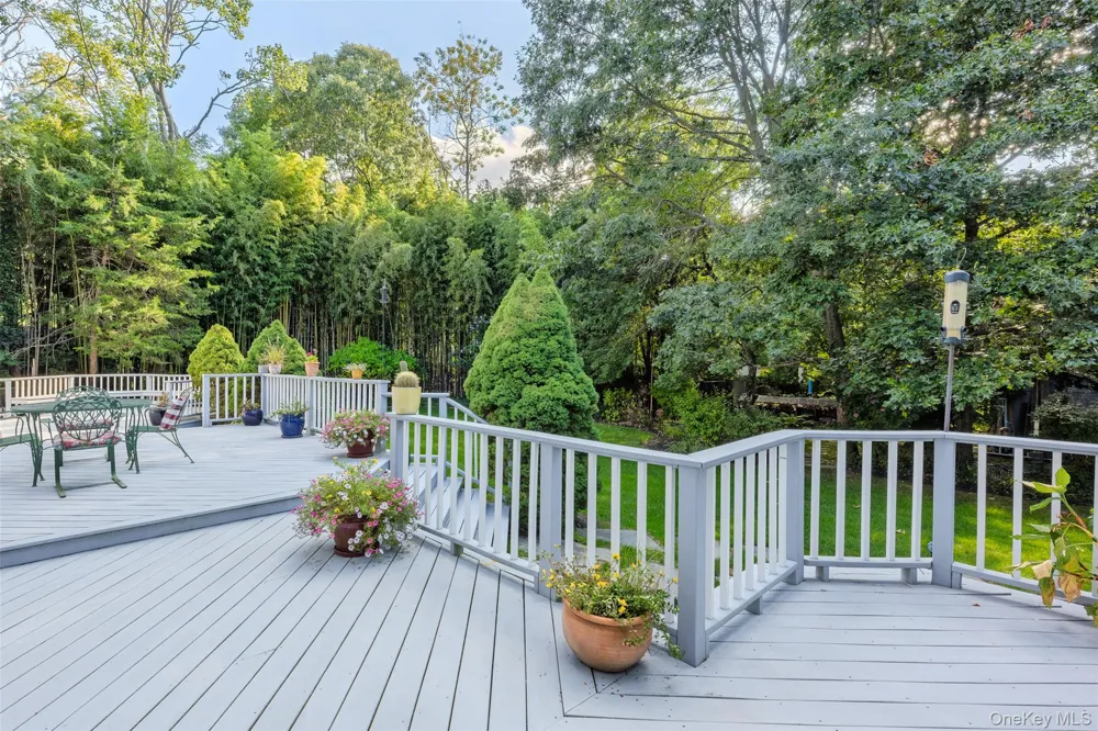 10 Redbridge Court East Setauket, NY 11733