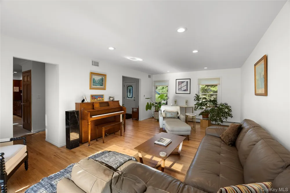 10 Redbridge Court East Setauket, NY 11733