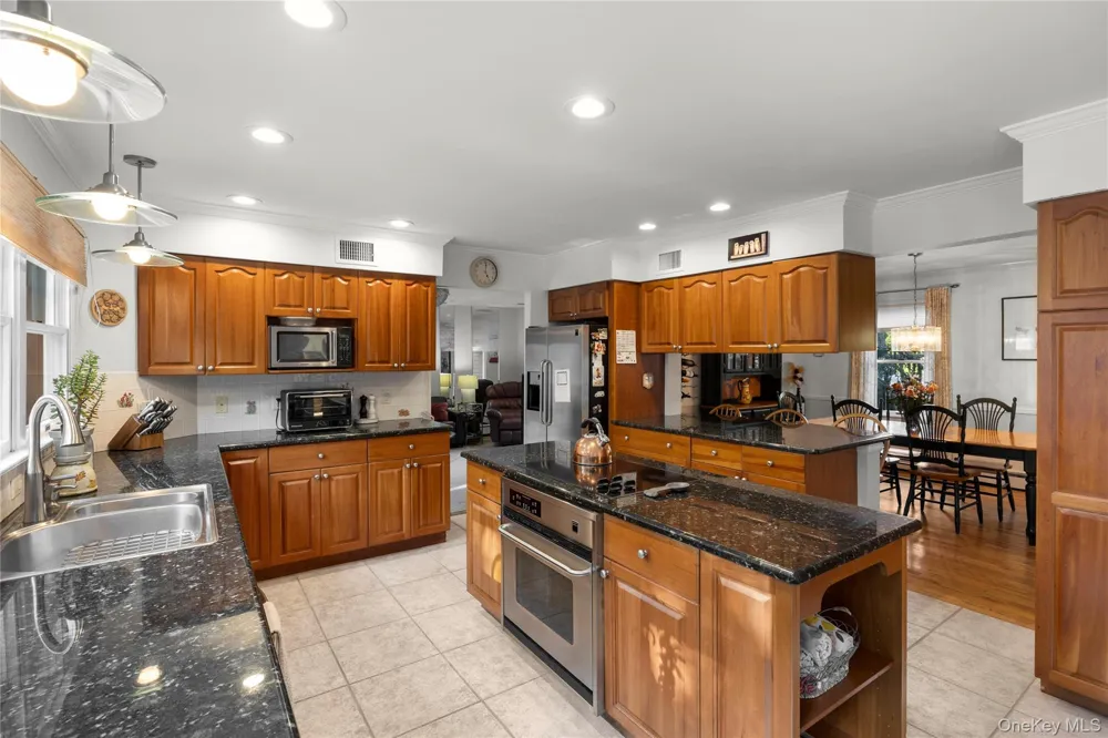 10 Redbridge Court East Setauket, NY 11733