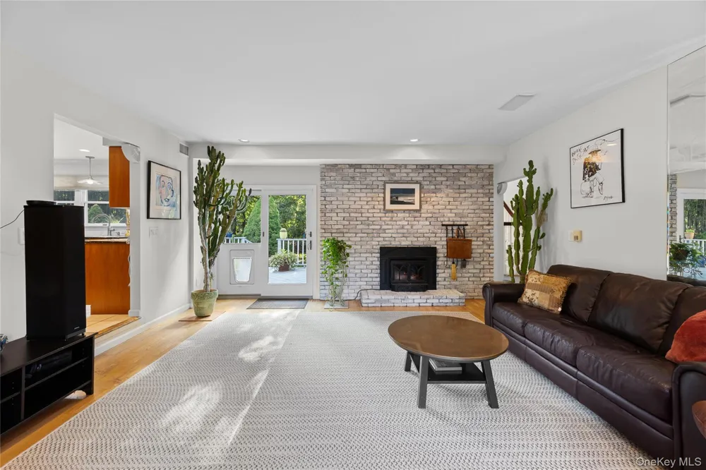 10 Redbridge Court East Setauket, NY 11733