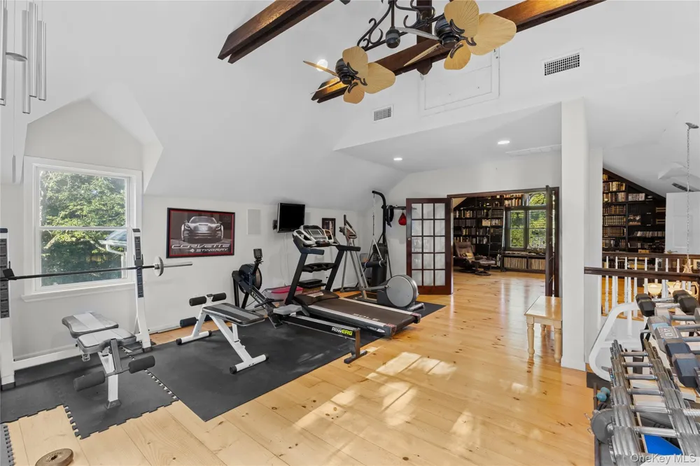 10 Redbridge Court East Setauket, NY 11733
