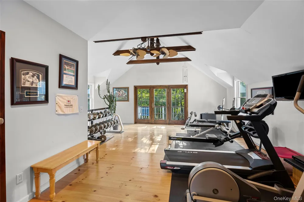 10 Redbridge Court East Setauket, NY 11733