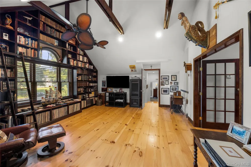 10 Redbridge Court East Setauket, NY 11733