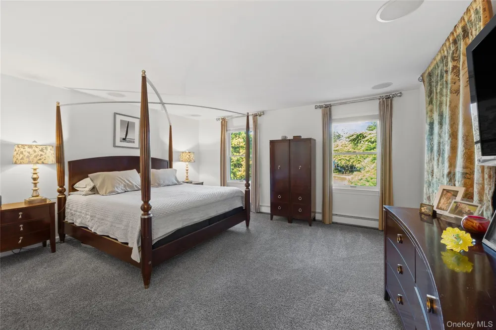 10 Redbridge Court East Setauket, NY 11733
