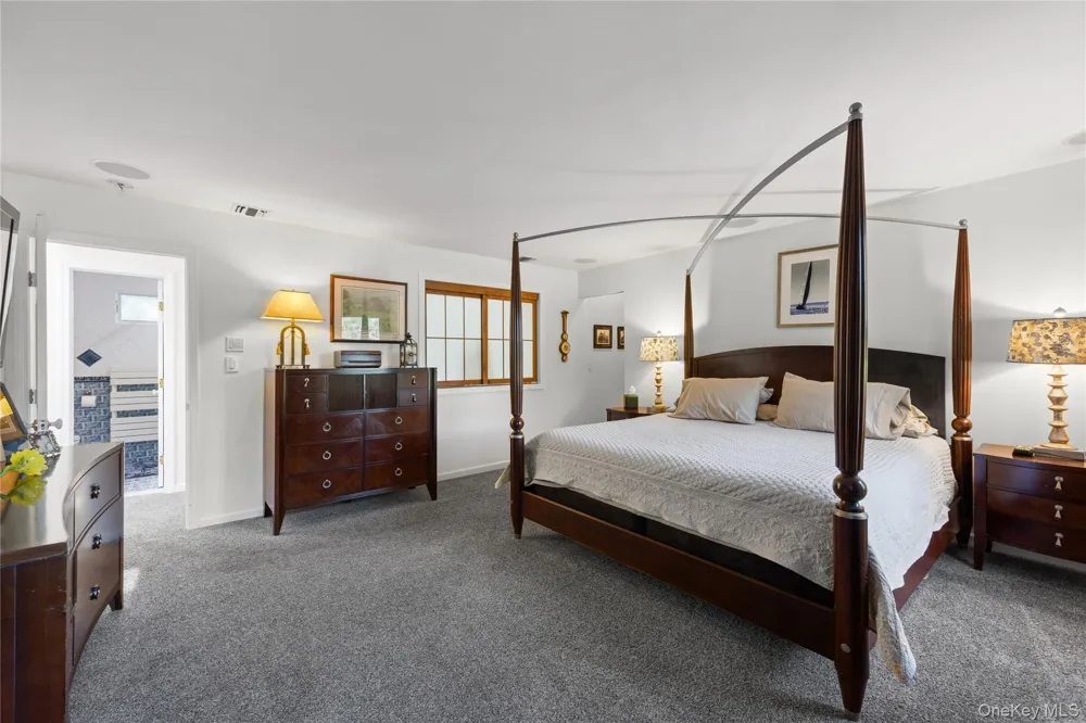 10 Redbridge Court East Setauket, NY 11733