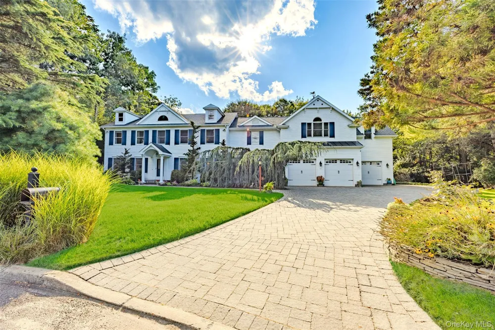 10 Redbridge Court East Setauket, NY 11733