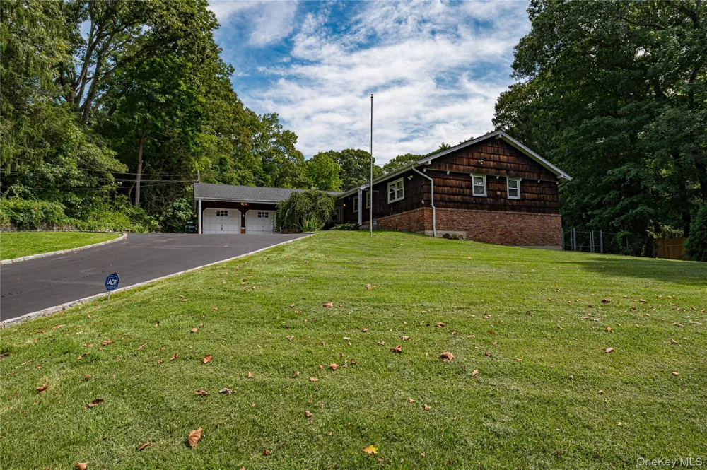 37 Buckingham Drive Dix Hills, NY 11746