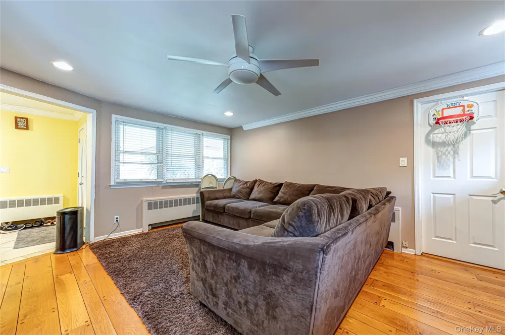 37 Buckingham Drive Dix Hills, NY 11746