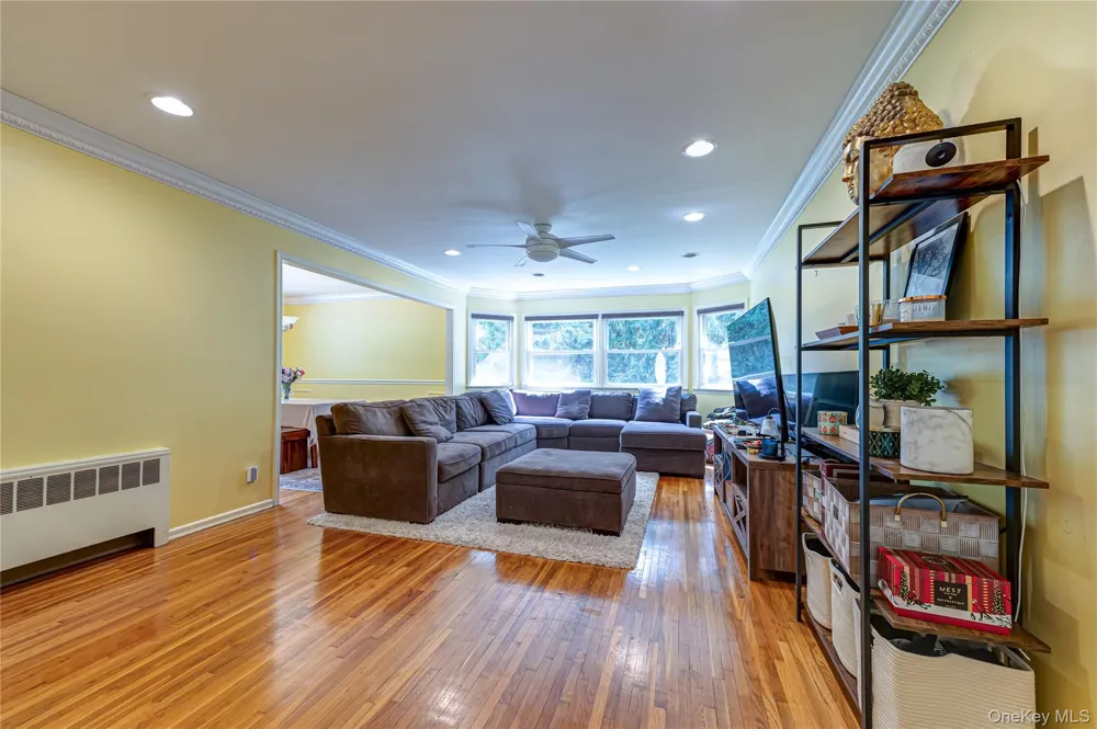 37 Buckingham Drive Dix Hills, NY 11746