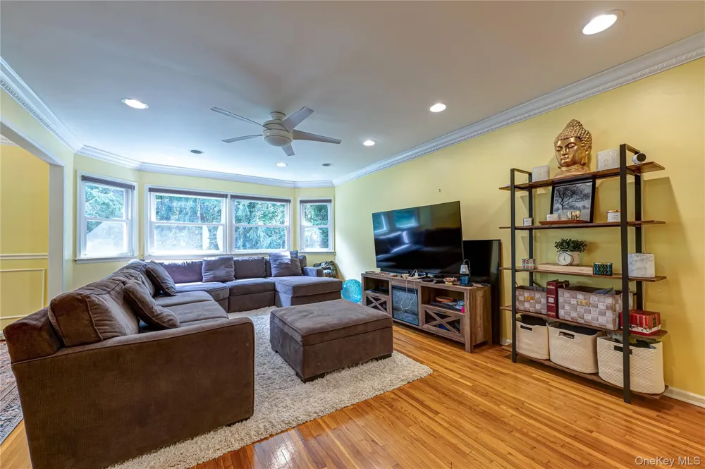 37 Buckingham Drive Dix Hills, NY 11746