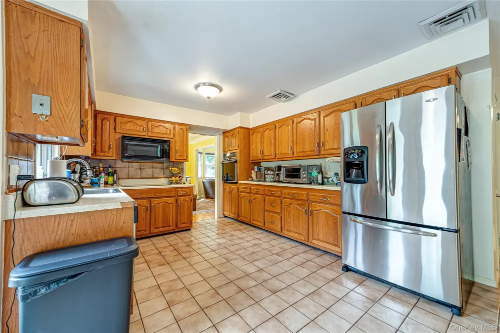 37 Buckingham Drive Dix Hills, NY 11746