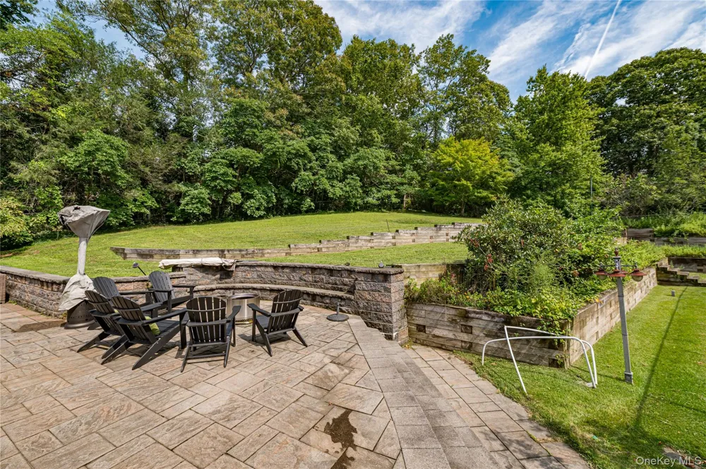 37 Buckingham Drive Dix Hills, NY 11746