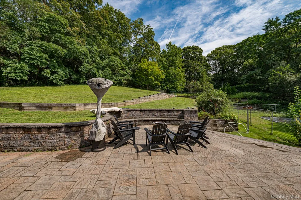37 Buckingham Drive Dix Hills, NY 11746