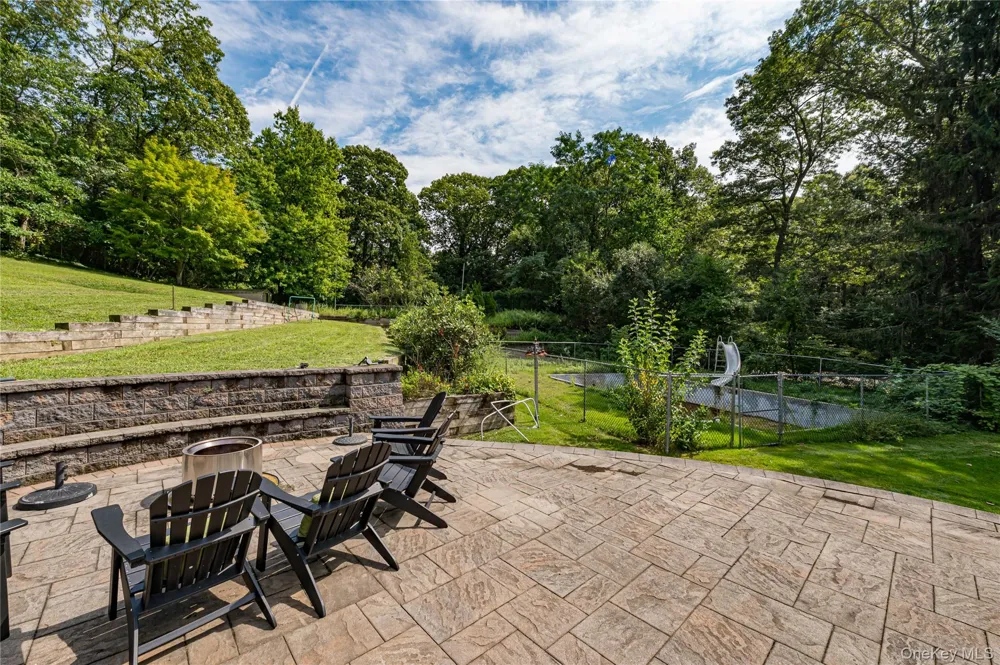 37 Buckingham Drive Dix Hills, NY 11746