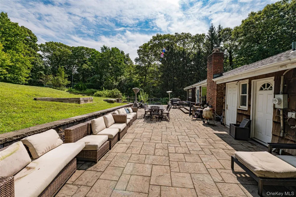 37 Buckingham Drive Dix Hills, NY 11746
