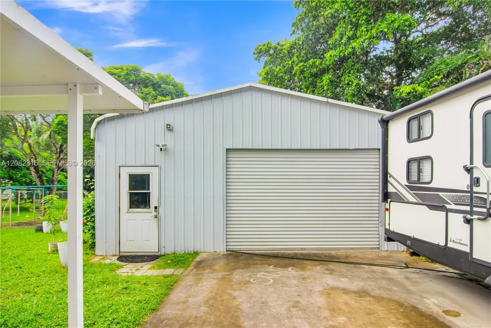17110 SW 64th Ct Southwest Ranches, FL 33331