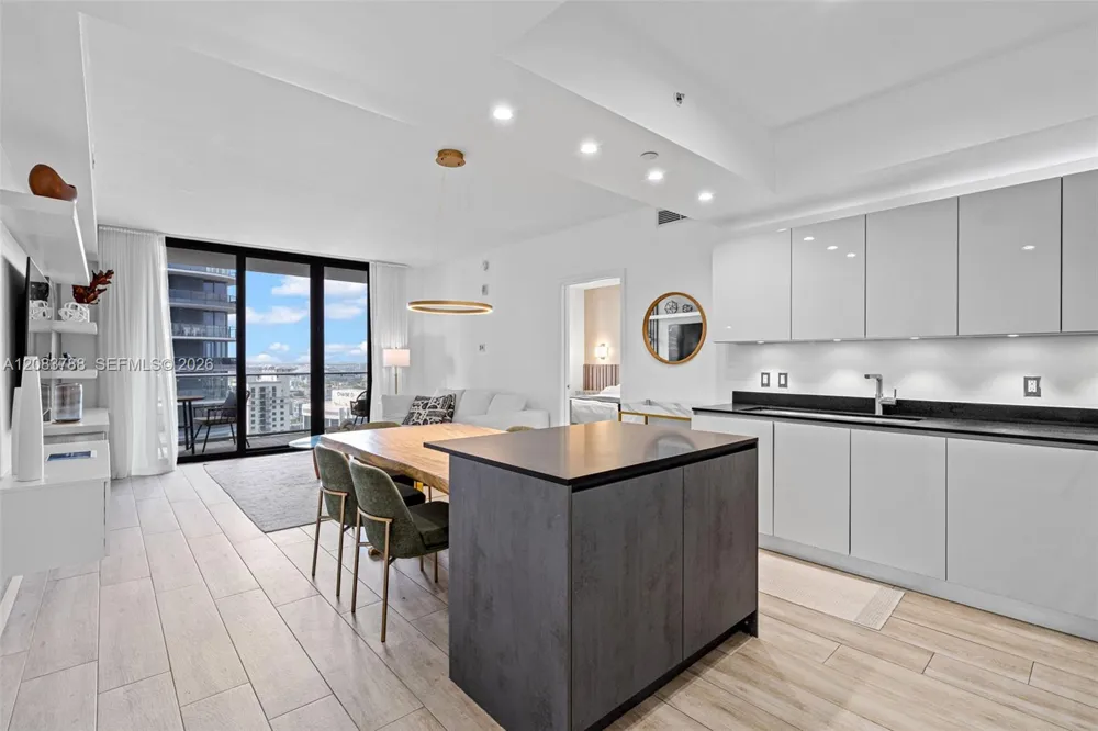 1010 Brickell Ave #4009 Miami, FL 33131