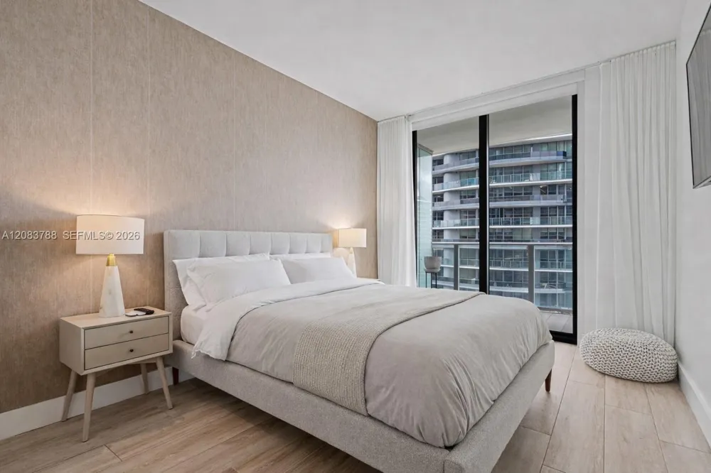 1010 Brickell Ave #4009 Miami, FL 33131