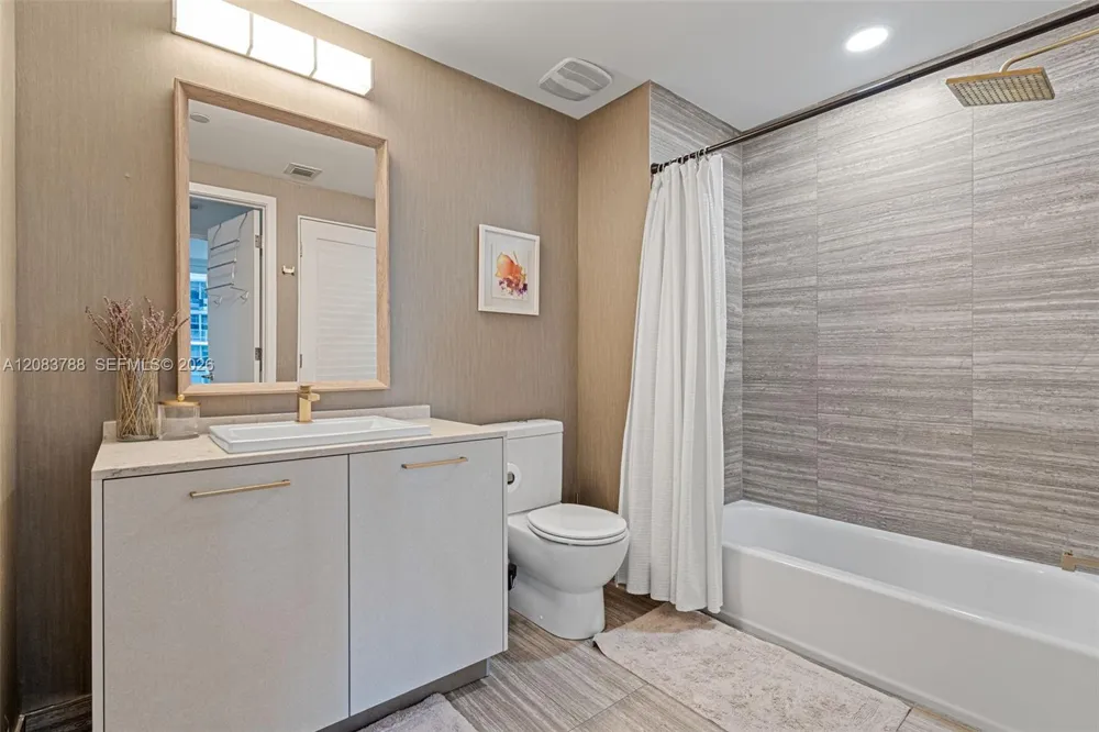 1010 Brickell Ave #4009 Miami, FL 33131