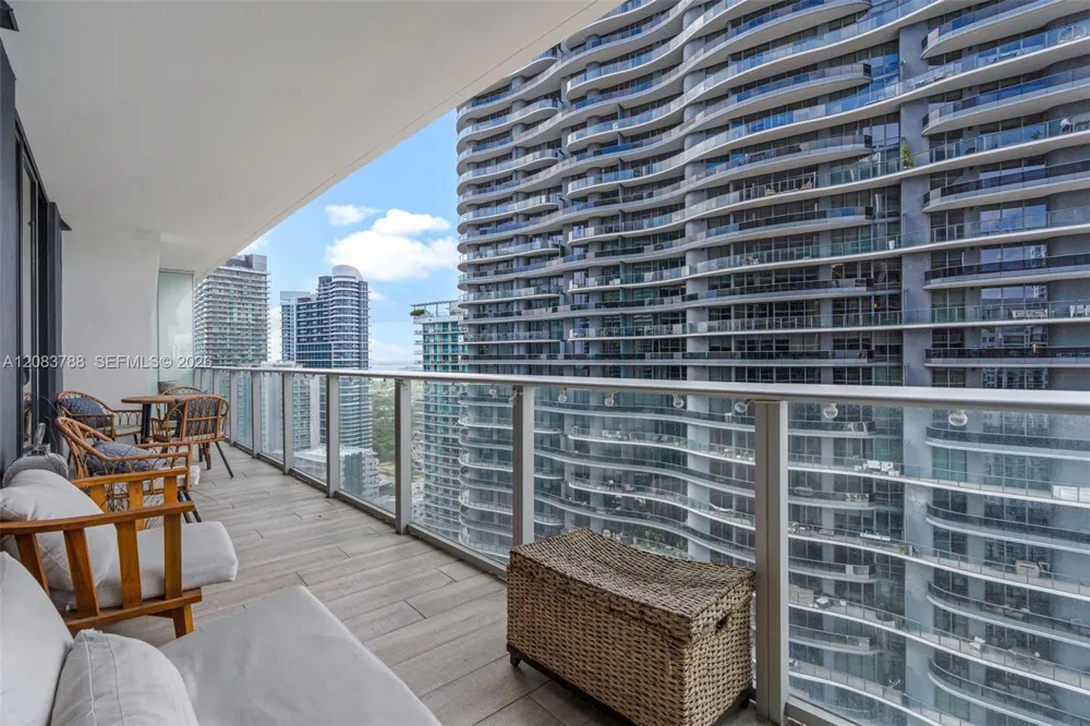 1010 Brickell Ave #4009 Miami, FL 33131