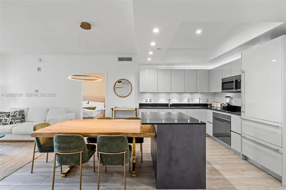 1010 Brickell Ave #4009 Miami, FL 33131