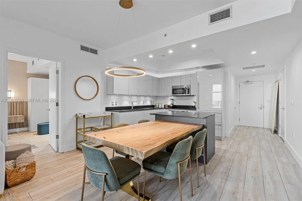 1010 Brickell Ave #4009 Miami, FL 33131