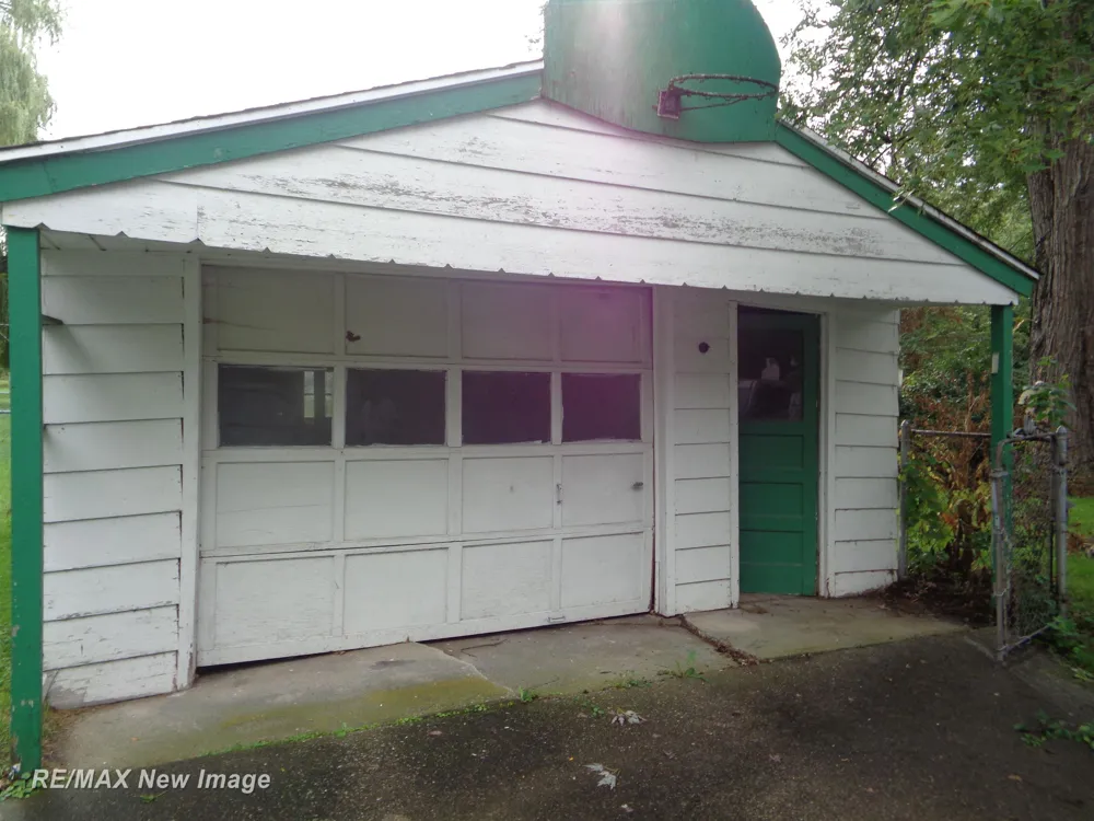 1516 Bay Street Saginaw City, MI 48602