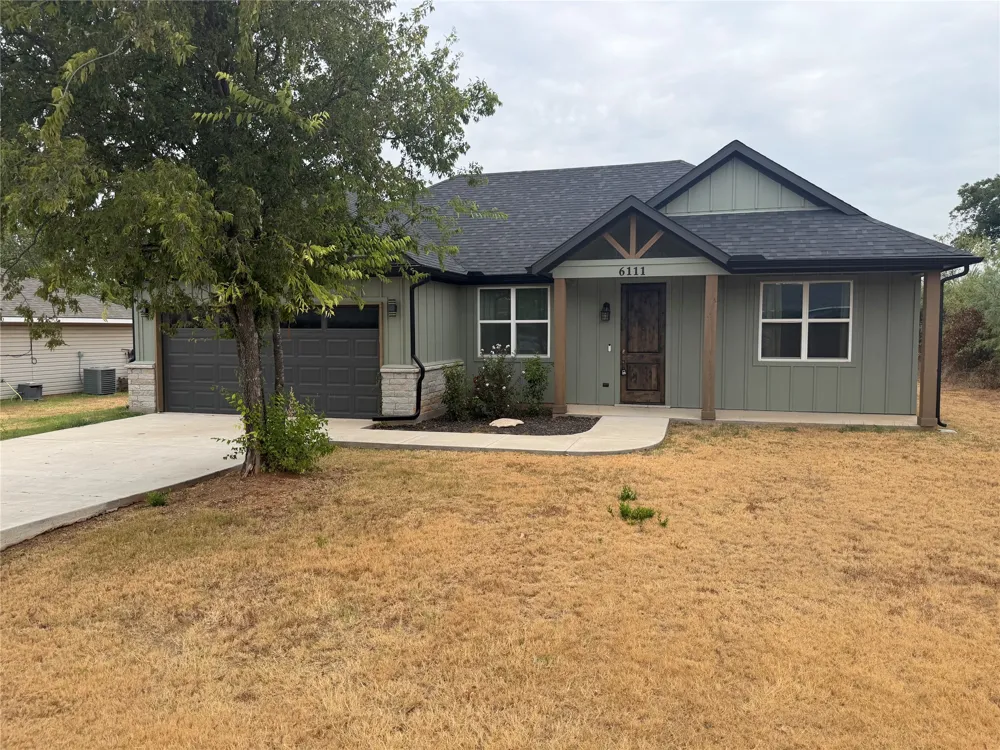 6111 Collins Court Granbury, TX 76048