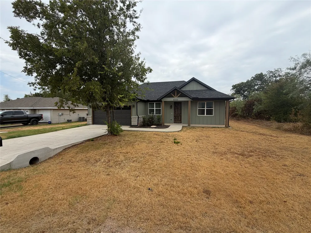 6111 Collins Court Granbury, TX 76048