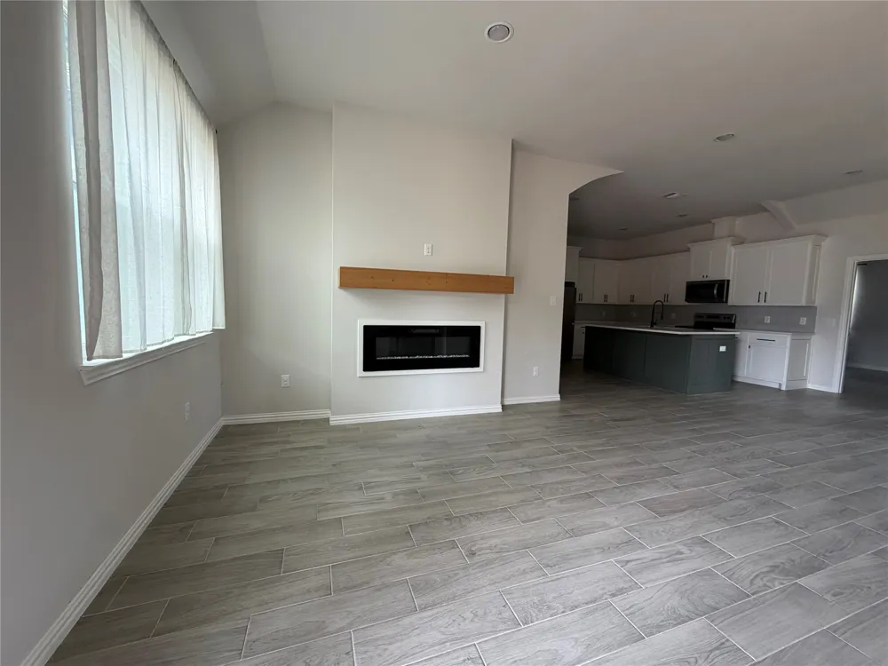 6111 Collins Court Granbury, TX 76048
