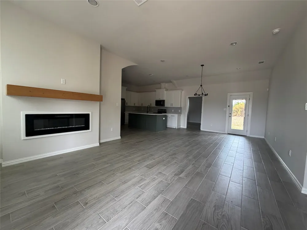 6111 Collins Court Granbury, TX 76048