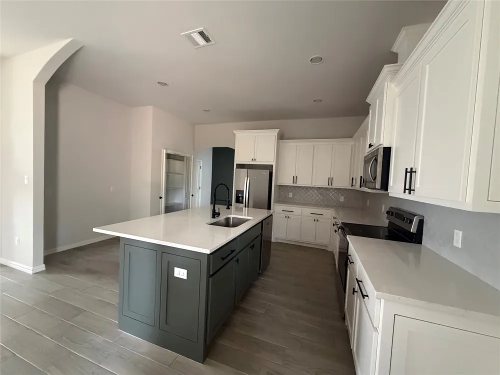 6111 Collins Court Granbury, TX 76048