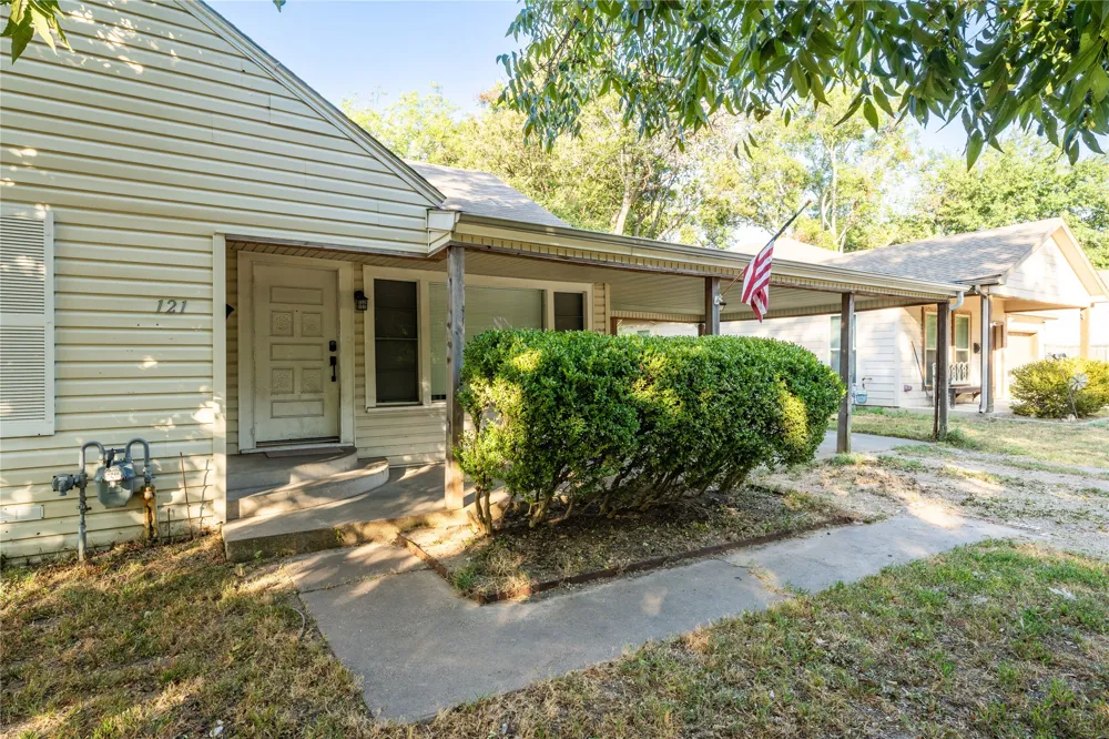 121 W Damon Street Terrell, TX 75160