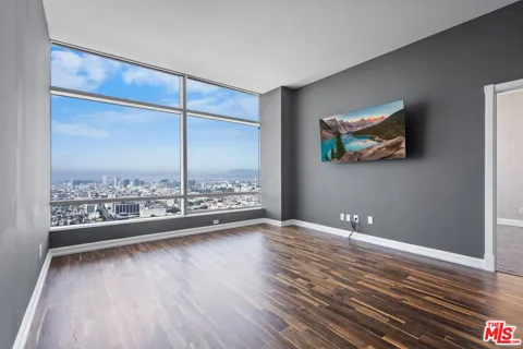 900 W Olympic Boulevard