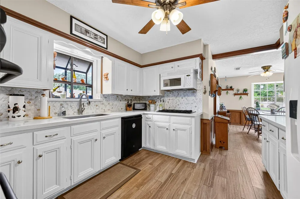 4127 Manorfield Drive Seabrook, TX 77586