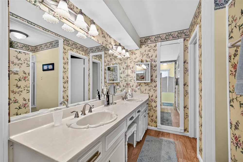 4127 Manorfield Drive Seabrook, TX 77586