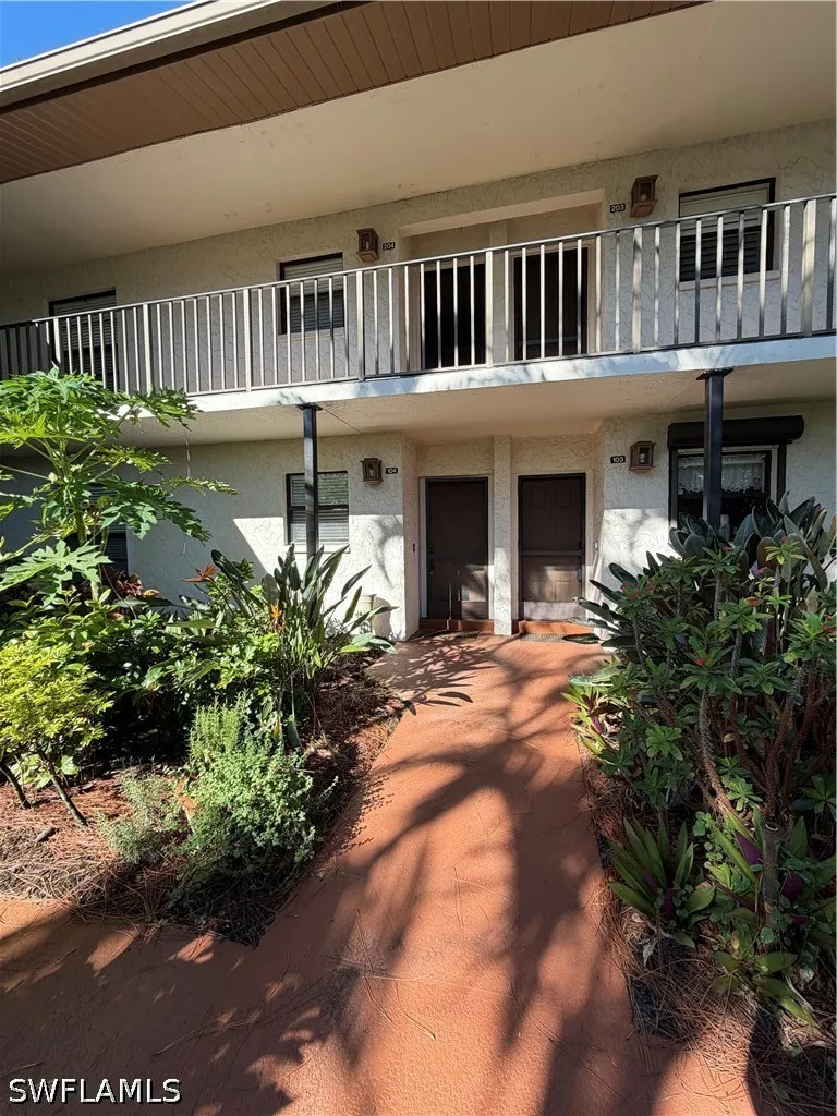 Courtyard Way #104 Naples, FL 34112