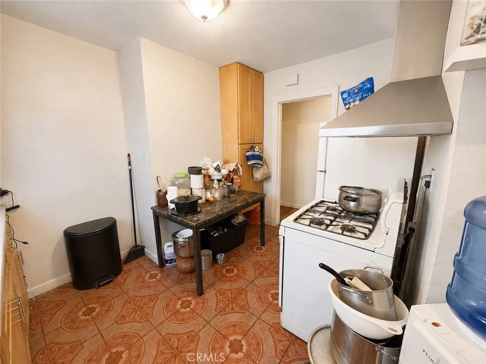7833 Crocker Los Angeles, CA 90003