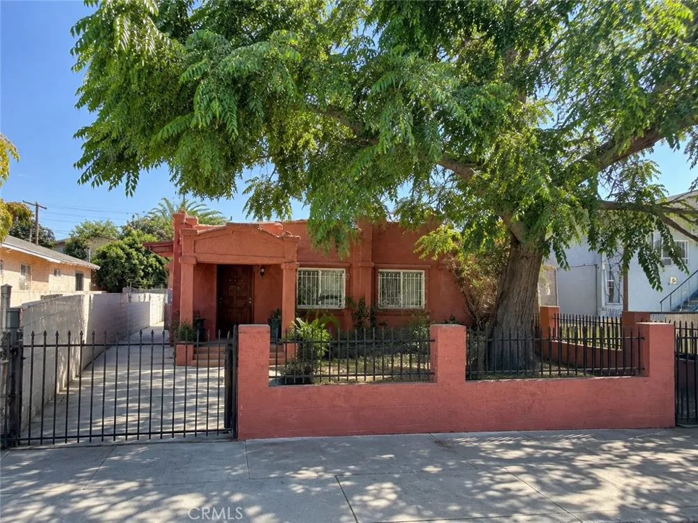 7833 Crocker Los Angeles, CA 90003