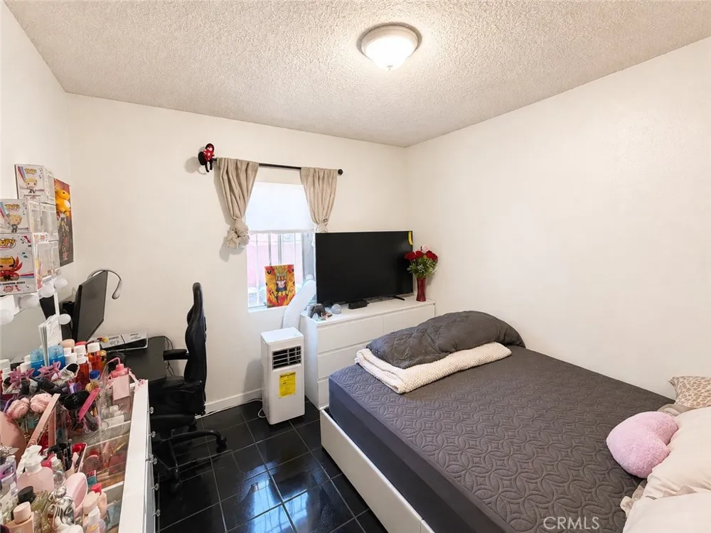 7833 Crocker Los Angeles, CA 90003
