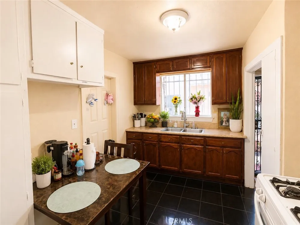 7833 Crocker Los Angeles, CA 90003