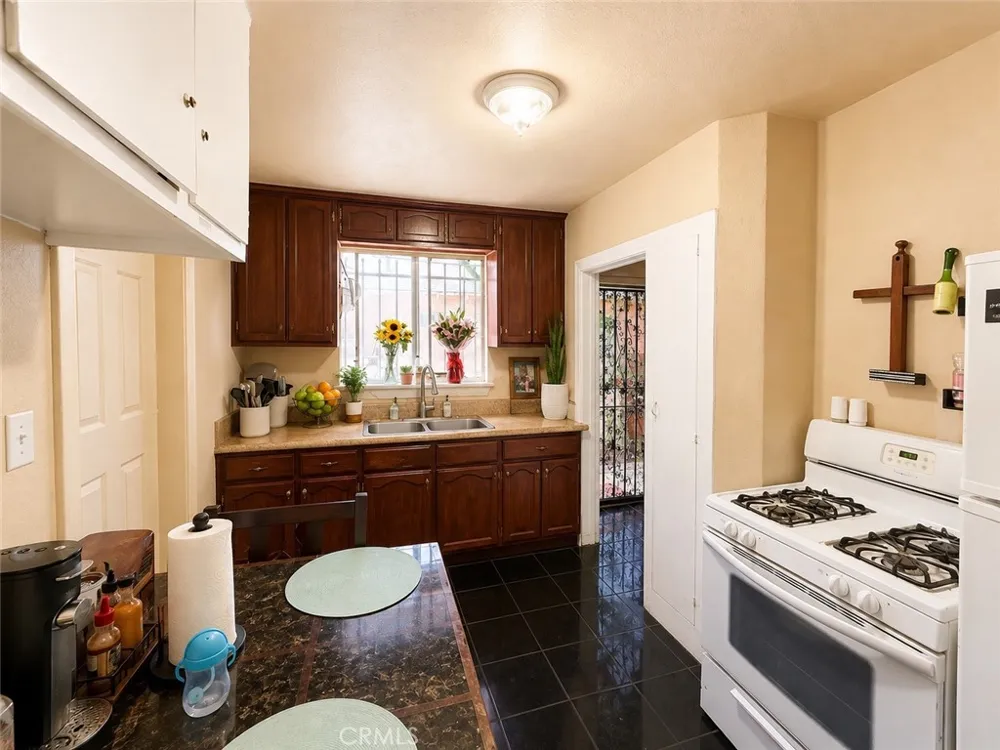 7833 Crocker Los Angeles, CA 90003