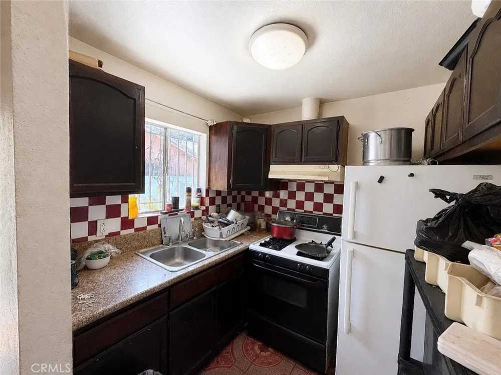 7833 Crocker Los Angeles, CA 90003