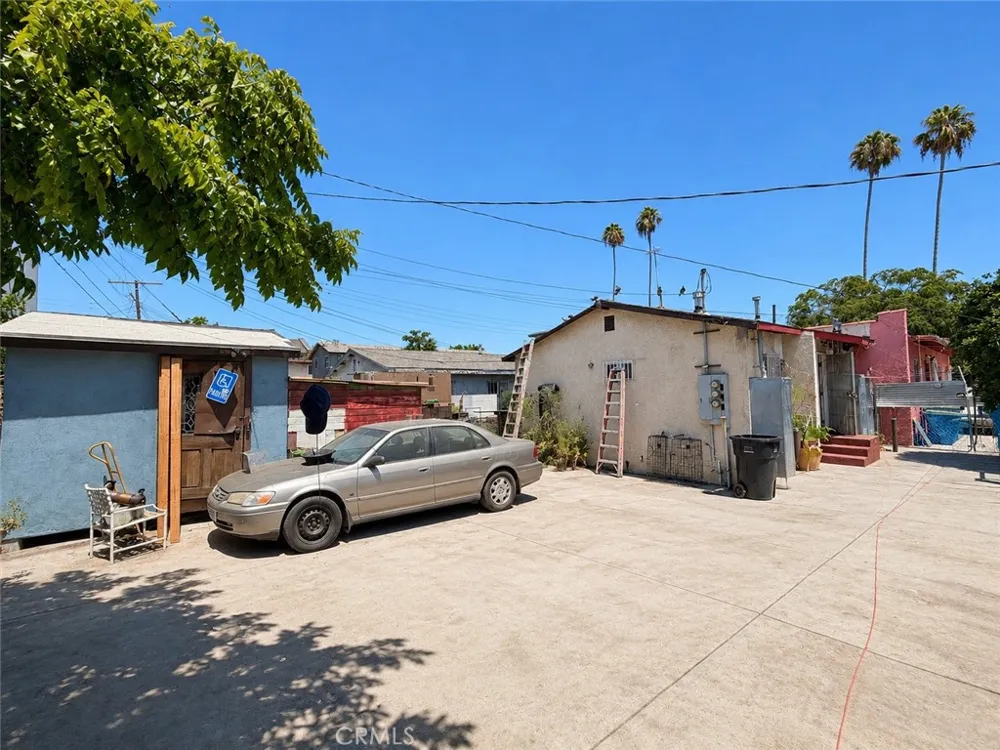 7833 Crocker Los Angeles, CA 90003