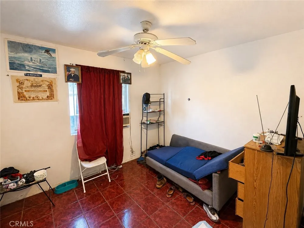 7833 Crocker Los Angeles, CA 90003