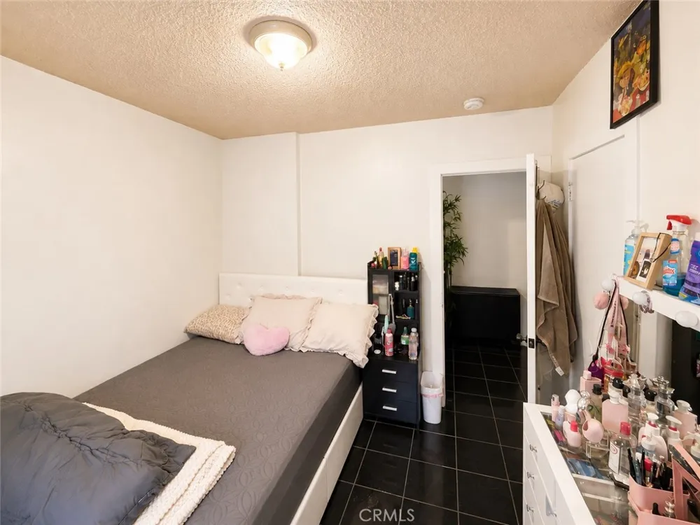 7833 Crocker Los Angeles, CA 90003