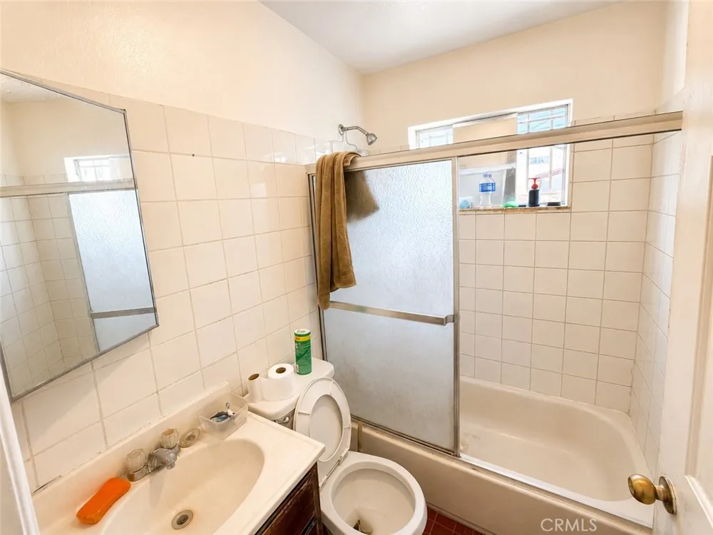 7833 Crocker Los Angeles, CA 90003