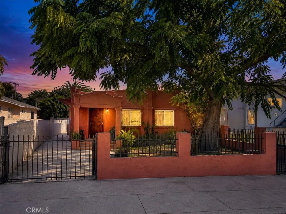 7833 Crocker Los Angeles, CA 90003