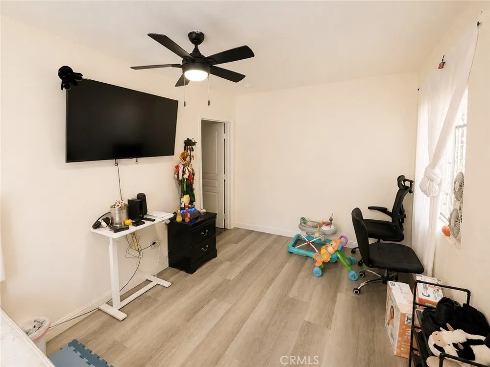 7833 Crocker Los Angeles, CA 90003